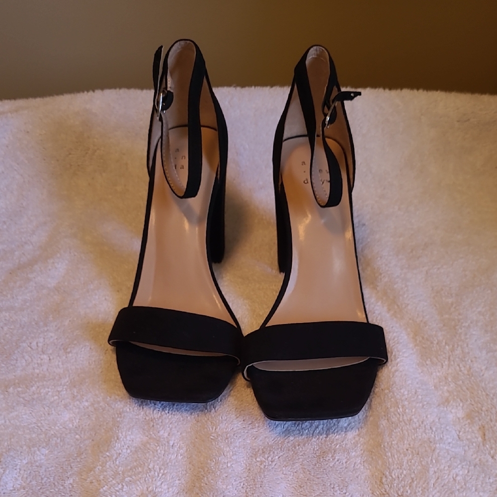 A New Day Black Heeled Sandals with AKate Spade Green Satchel with Golnkle Strap